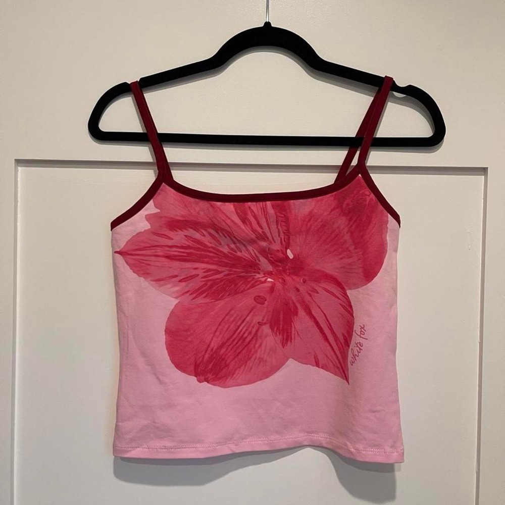 White Fox Boutique Pink Hibiscus Y2K Crop Top Size M